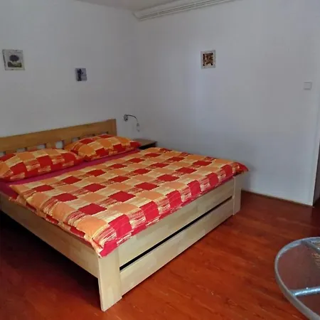 Πανσιόν Na Mytince 14 *